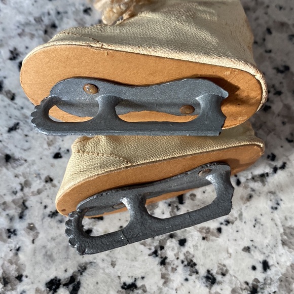 Old vintage doll ice skates - Picture 3 of 5